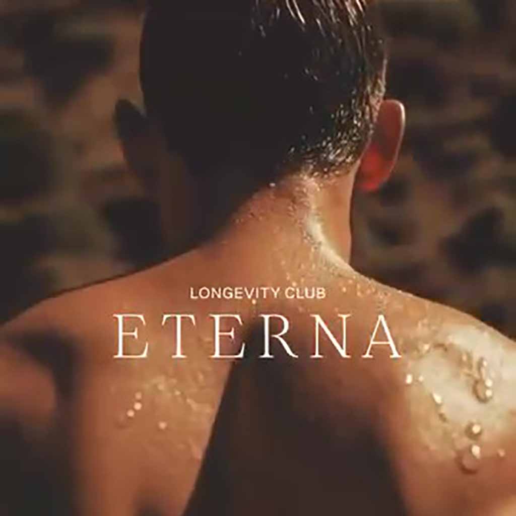 hombre espaldas mojado letras eterna